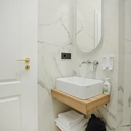 Bloom Downtown 4*